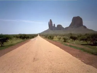 Route main de Fatima 400x300.jpg